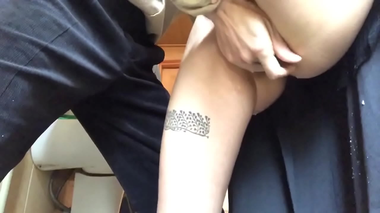 Sprauta inn á skólabaðherbergi, algjör froðufull fullnæging - kennarinn minn gerði sitt besta