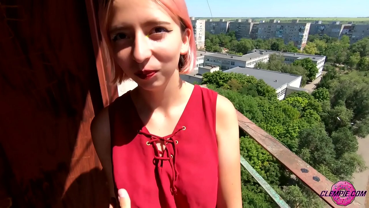 Nemandi Sensual sýgur ókunnugan í úthafinu - Ásamt andliti hans